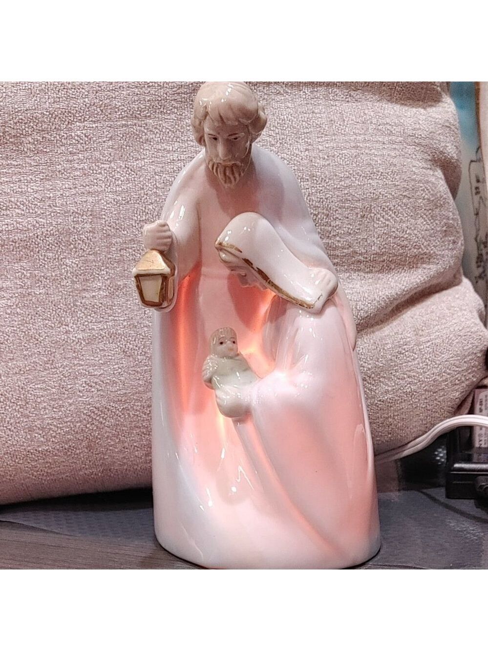 Porcelain Lamp Cover With Baby Jesus, Mary & Joseph - Picture 7 of 8